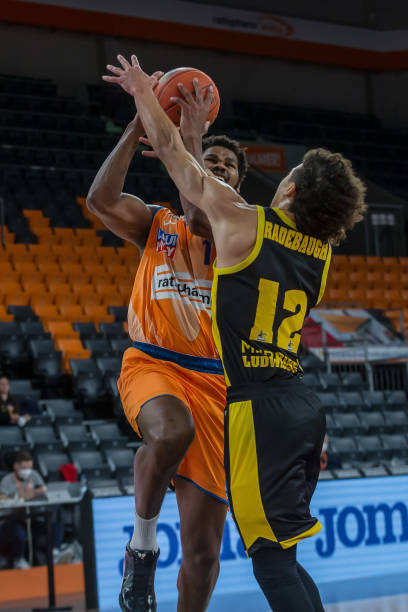 若博洛尼亚 若博洛尼亚