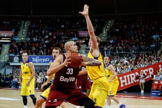 队伍中一名 队伍中一名